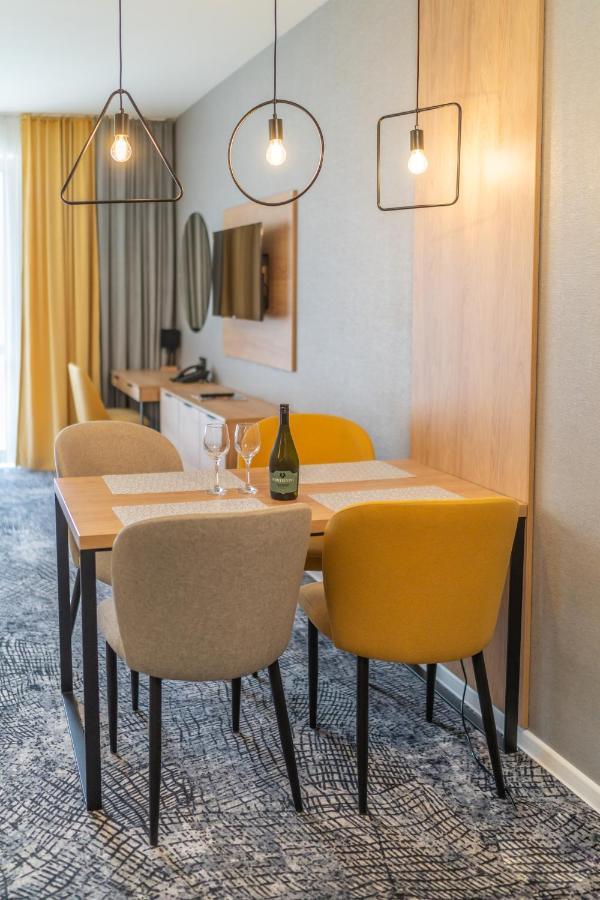Lux Apartman V Hoteli Akvamarin Besenova Exterior photo